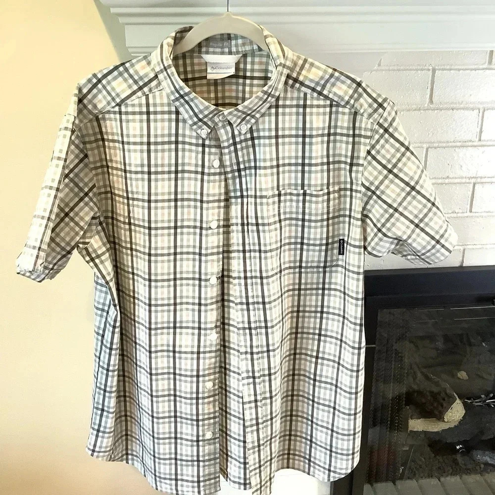 #134 Columbia Tan Plaid Men’s Button Up Short Sleeve Shirt Sz Lg